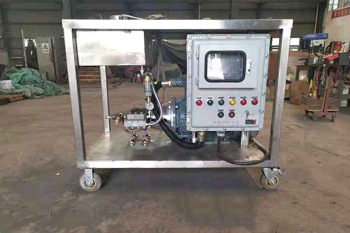 Explosion-proof high-pressure derusting cleaning machine